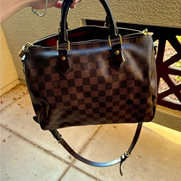 Authentic, Beautiful Louis Vuitton Speedy 35 Bag with Strap Included. - Picture 9 of 14